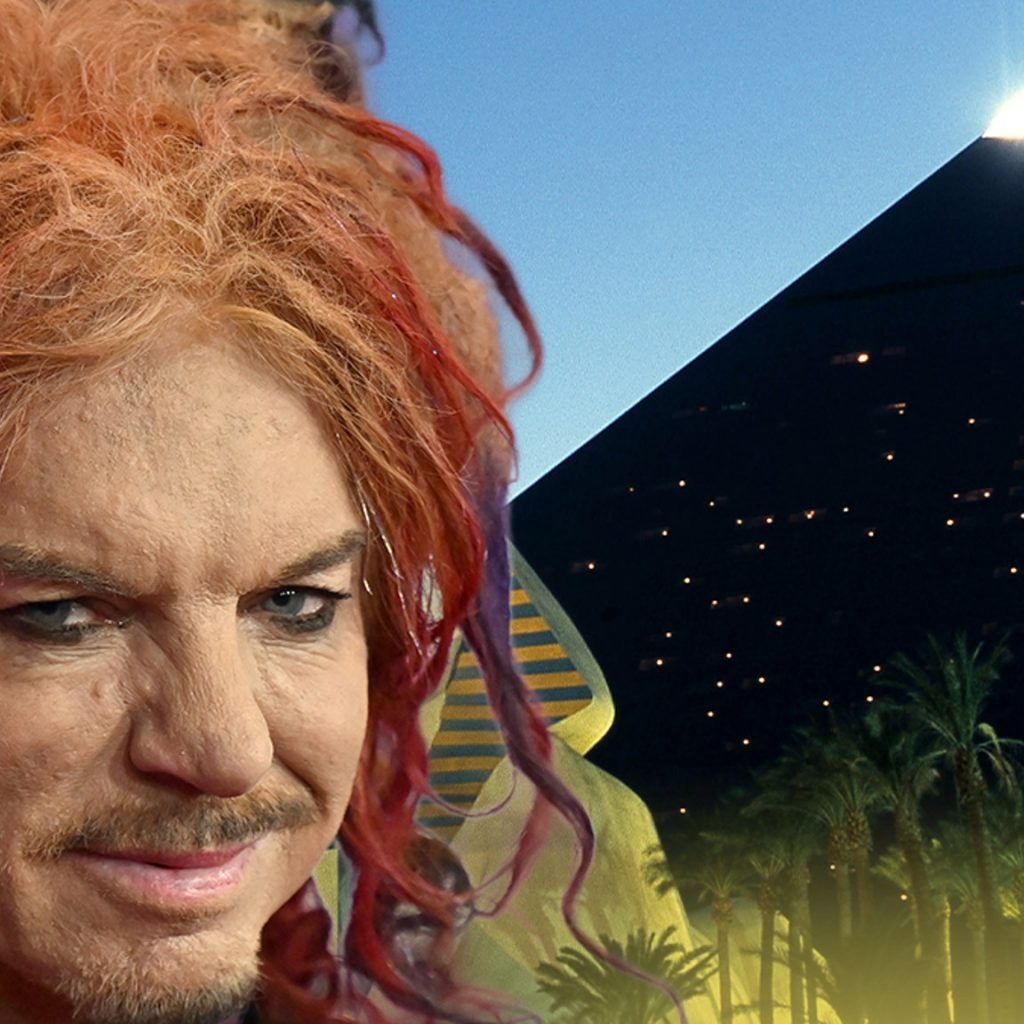 Carrot Top Back Performing at the Luxor in Vegas After
Suicide Attempt