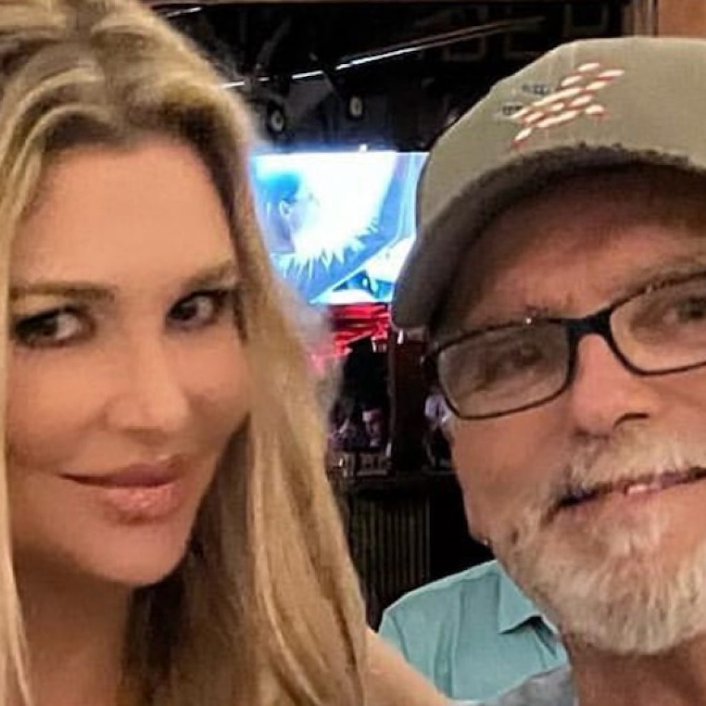“Gutted” Brandi Glanville Mourns Death of Dad Guy
Glanville