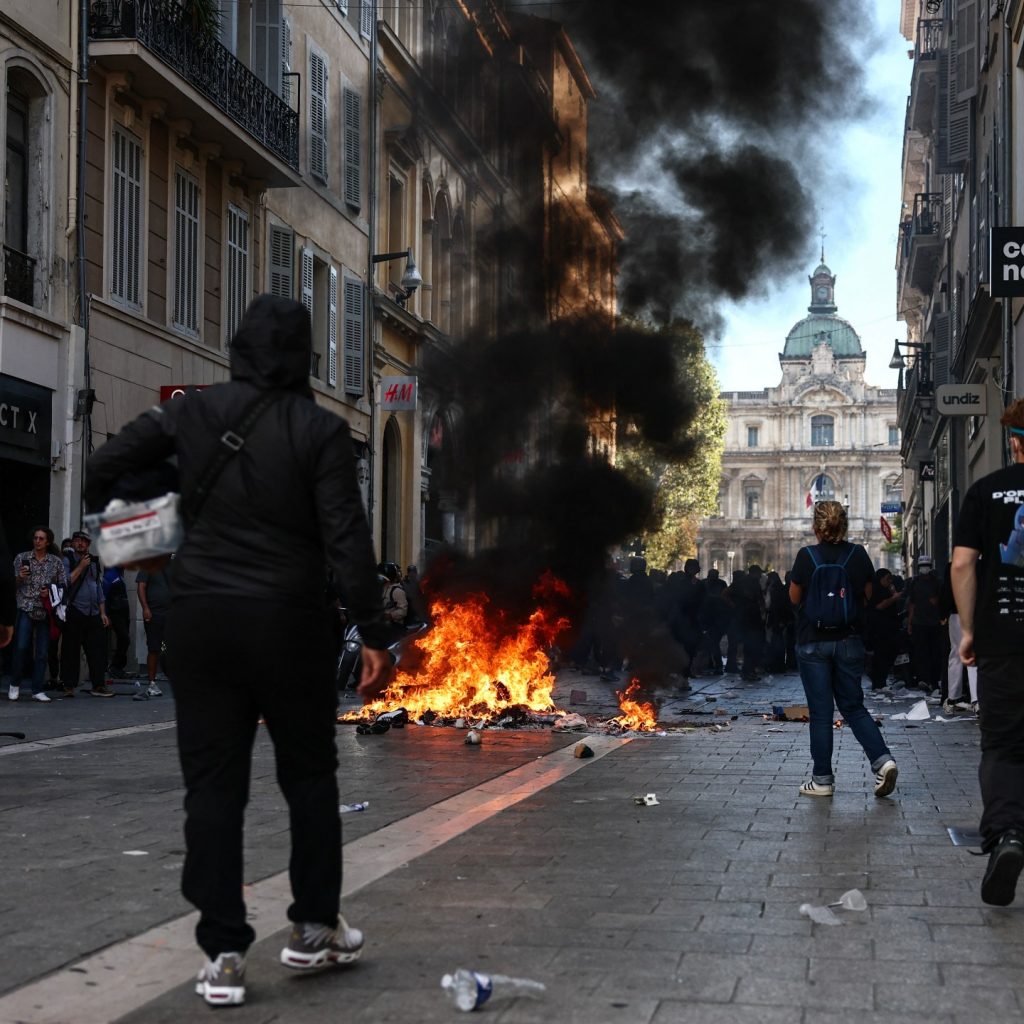 France tightens security in anticipation of weekend
protests