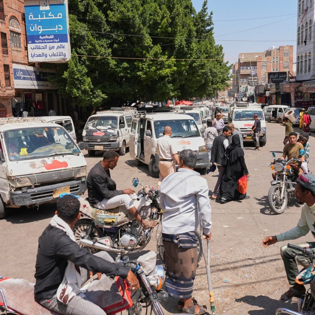 Fighting intensifies across Yemen as humanitarian crisis
deepens