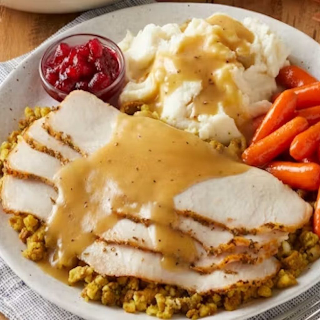 5 Restaurant Chains With the Best Turkey and Mac and Cheese, According to Diners