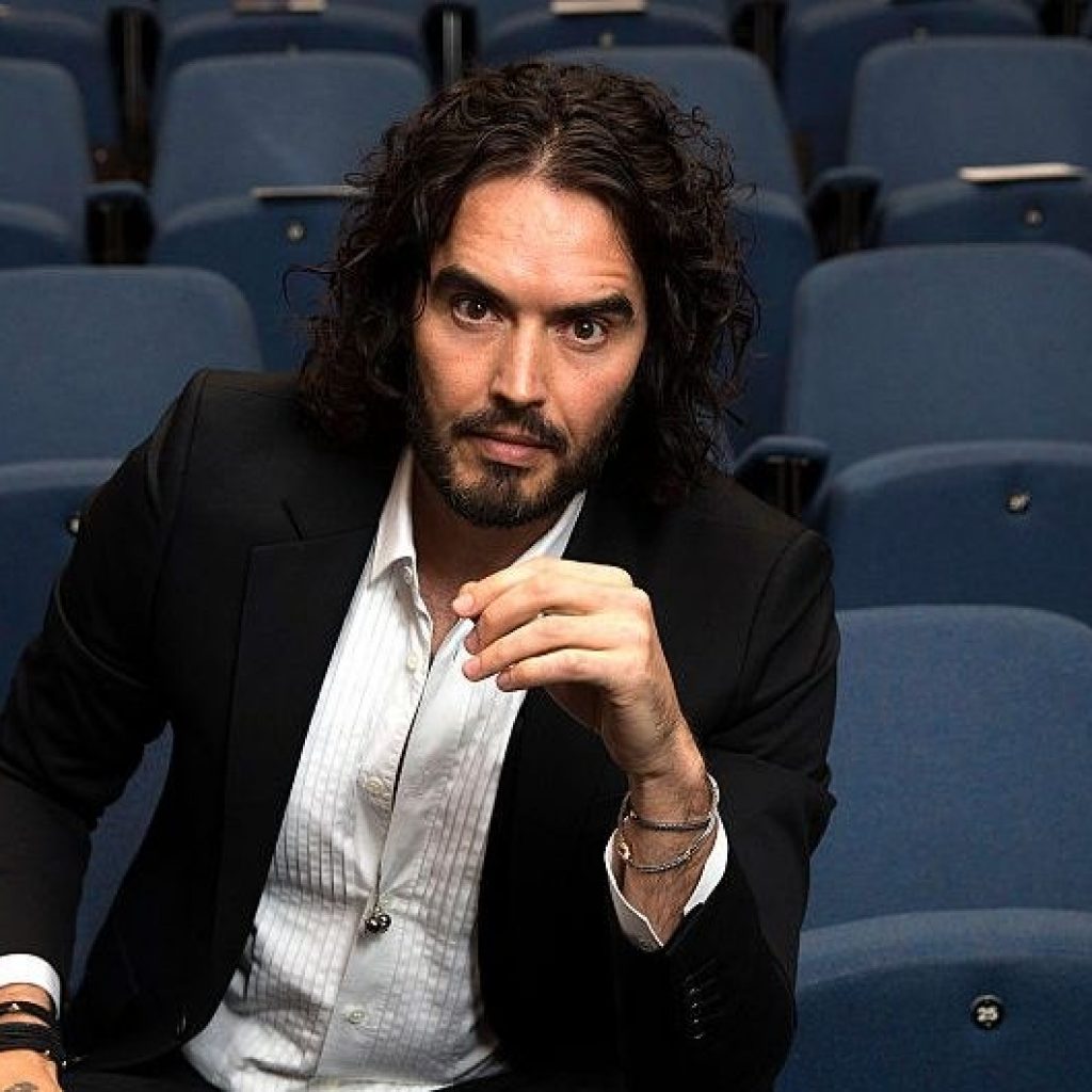 Russell Brand’s Dating History: His Ex-Girlfriends, Wives
& Current Wife