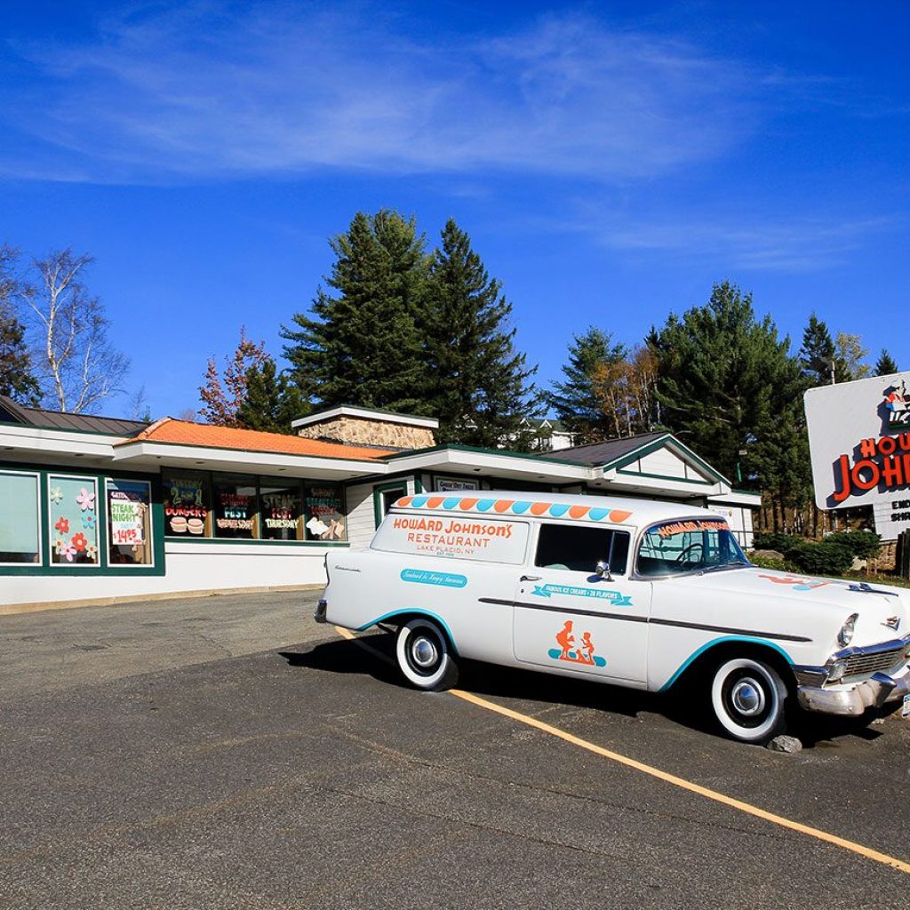 If You Remember These 5 Breakfast Chains, You Grew Up in the Golden Age of American Dining