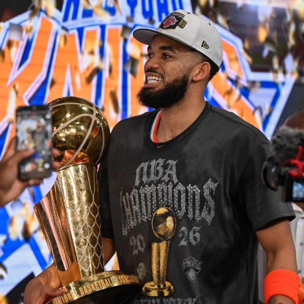 Knicks tabling contract extension talks until later in
season