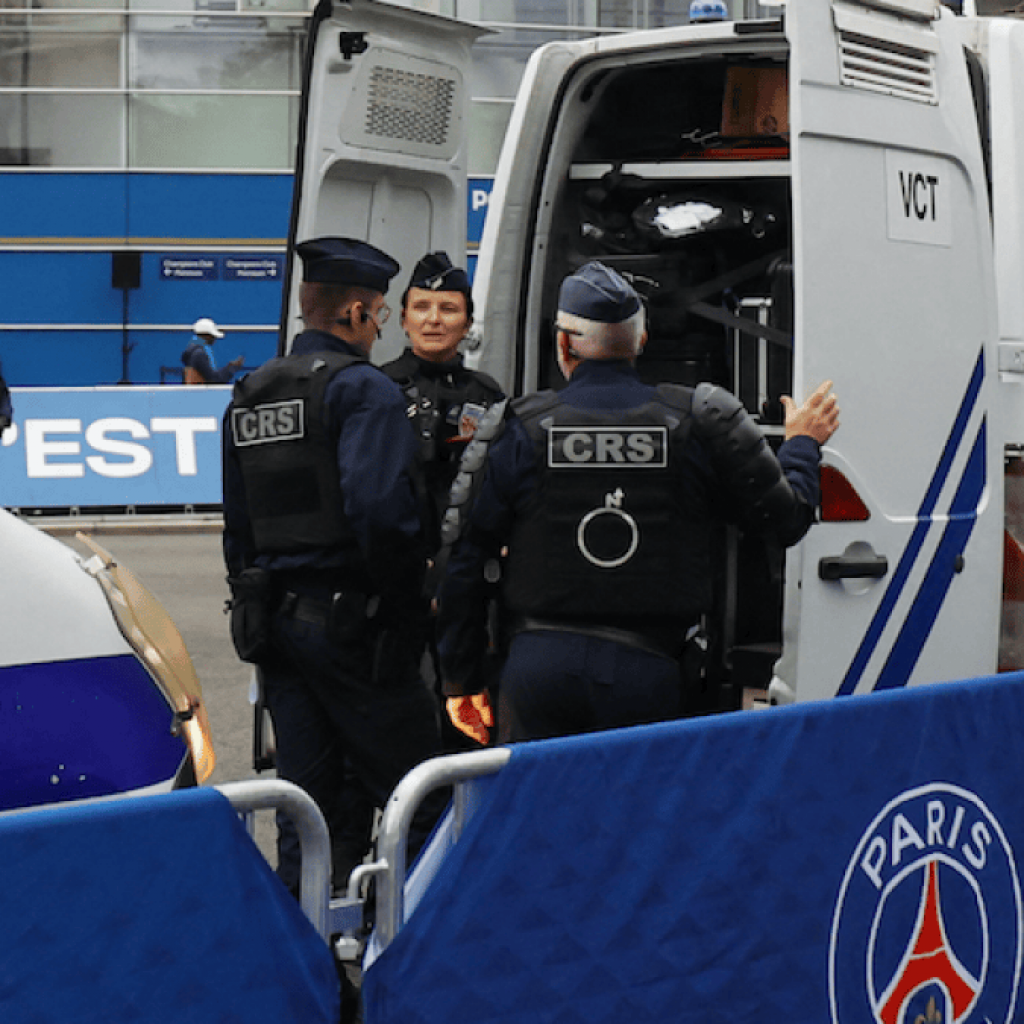 PSG and Barcelona fans divided over politics in football
amid Paris riots