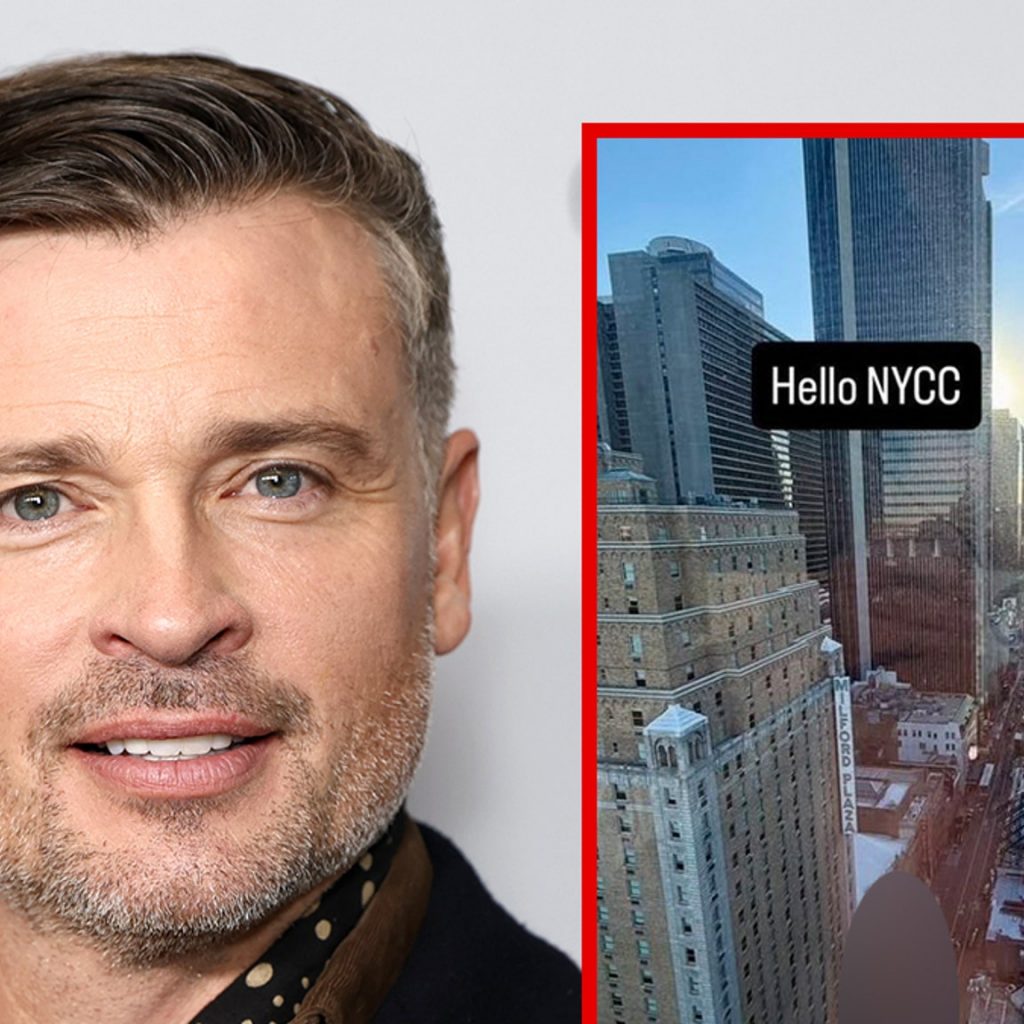 Tom Welling Accidentally Posts Nude Photo on
Instagram