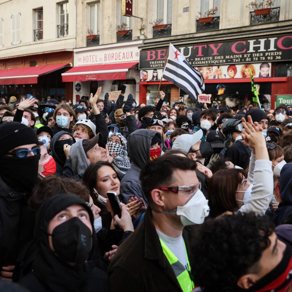 Nationwide protests spread across France as ‘yellow vests’
set to join