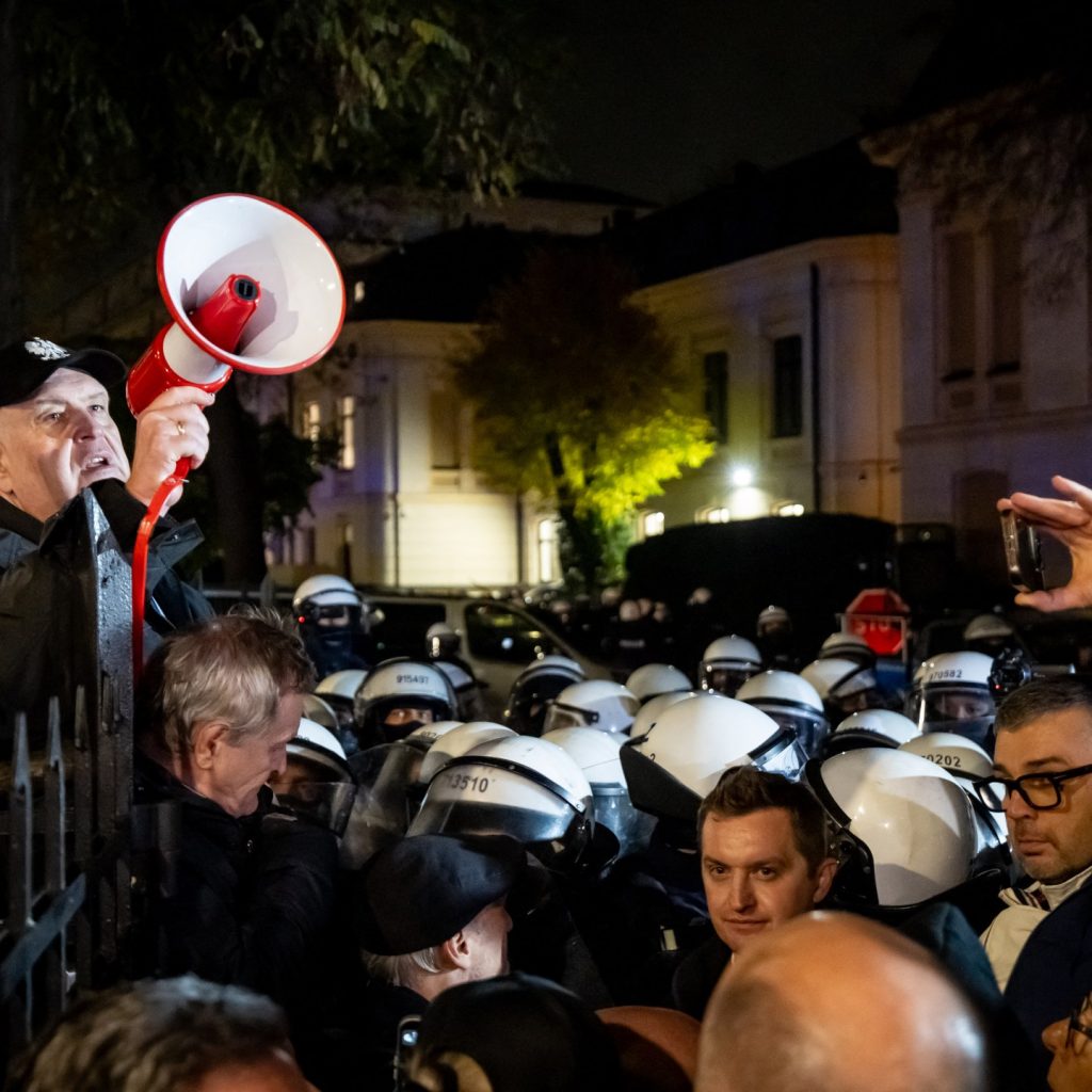Polish police deployed to top court after head judge
suspended