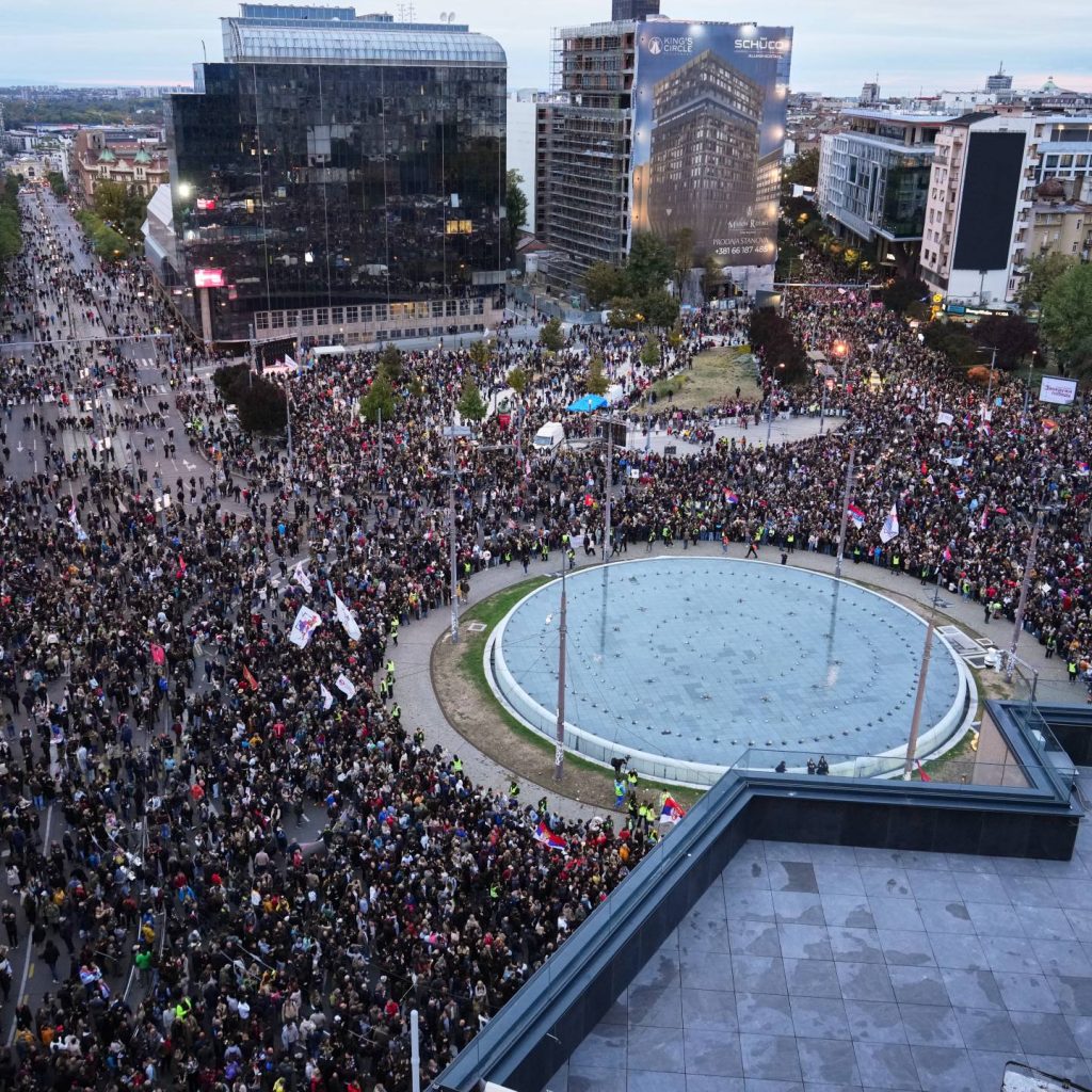 Thousands gather at final student-led rally ahead of Serbia
election
