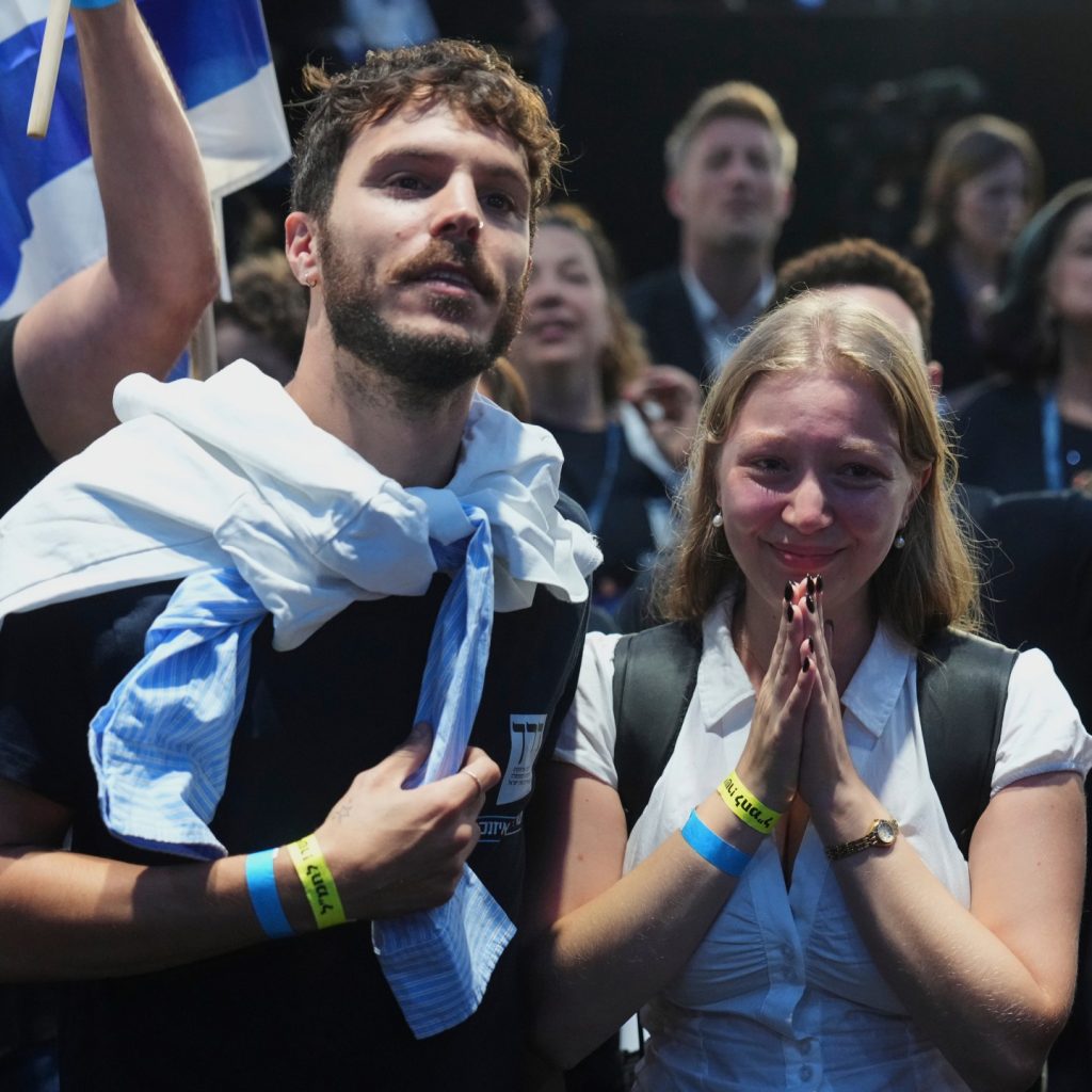 Israel election results live: Eisenkot bloc ‘ahead’ of
Netanyahu camp