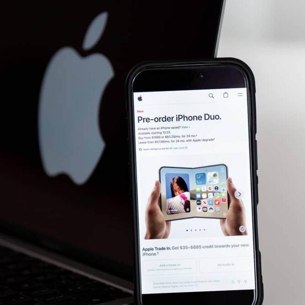 Apple’s $1,999 iPhone Duo appears to have an app problem