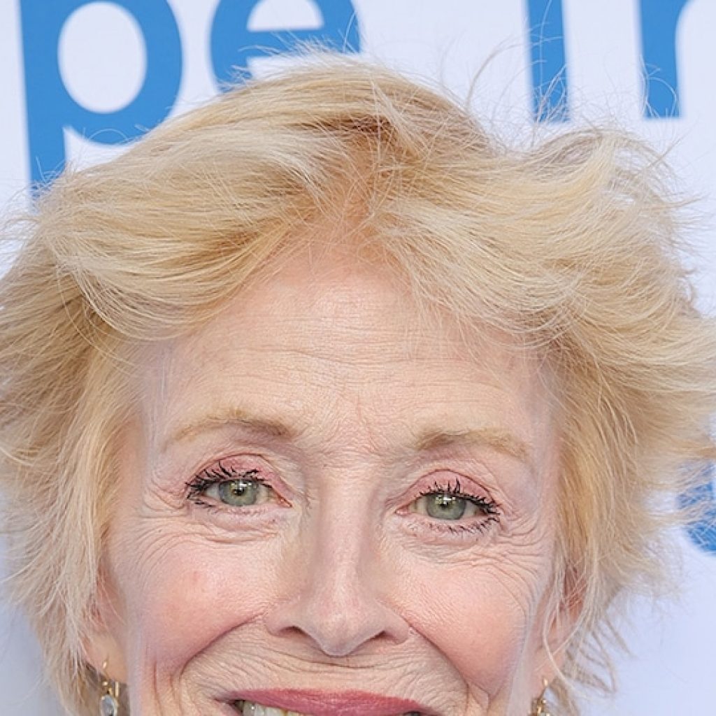 Holland Taylor Reveals Why She Left Two and a Half Men
Contract