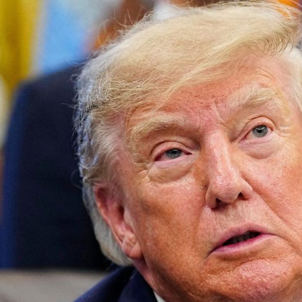 Donald Trump’s Mystery Bulge Reappears as Bizarre Backside
Bump Is Caught on Camera During Tennessee Rally