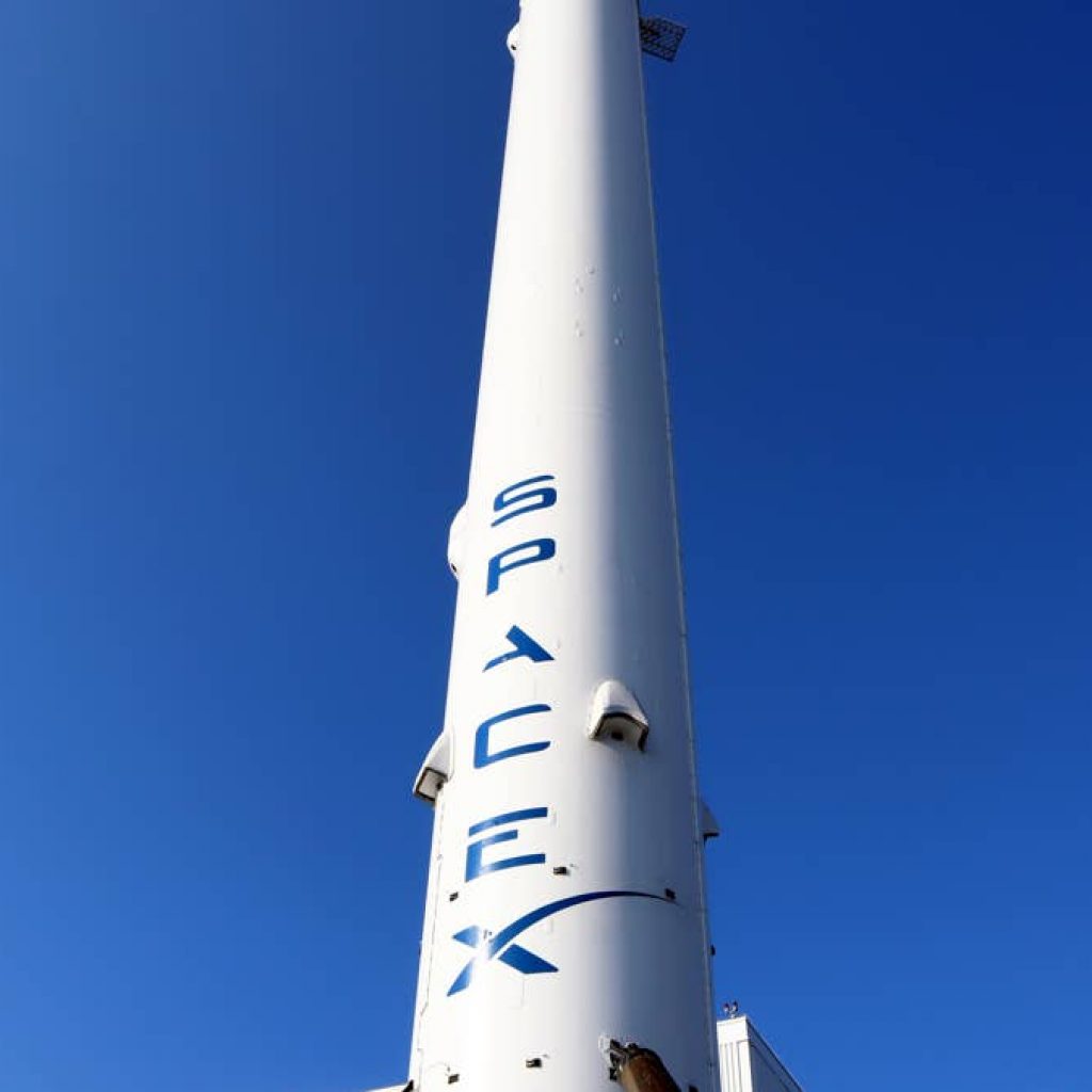 SpaceX turns to debt again to fund a historic order