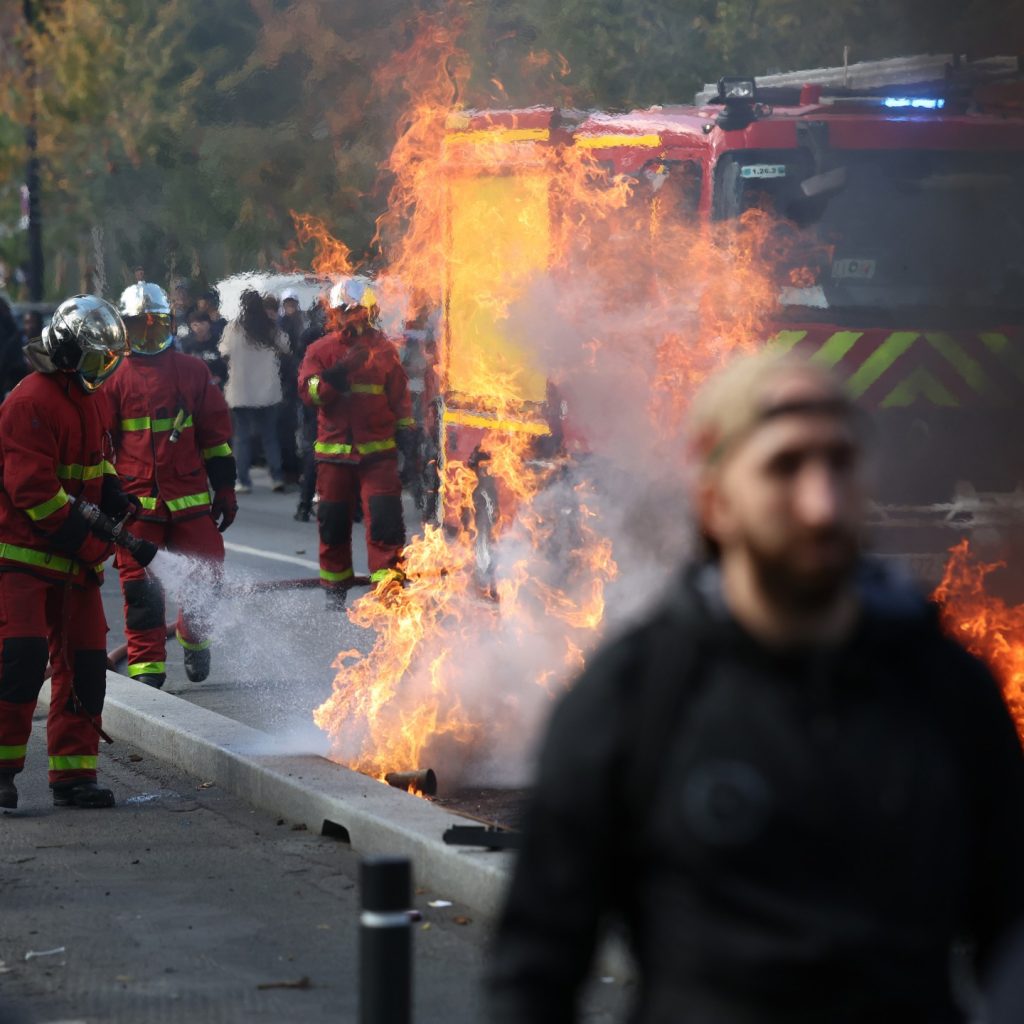 School protests spread as fires, blockades deepen unrest in
France