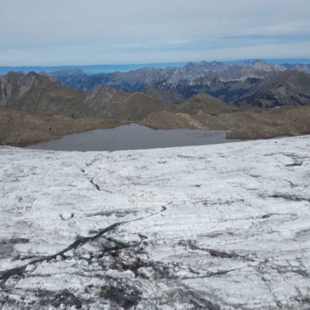 ‘Catastrophic year’ as Swiss glaciers lose 5% of ice after
heatwaves