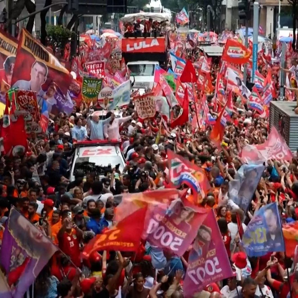 Brazil’s Lula and Bolsonaro draw thousands as campaigns near
end