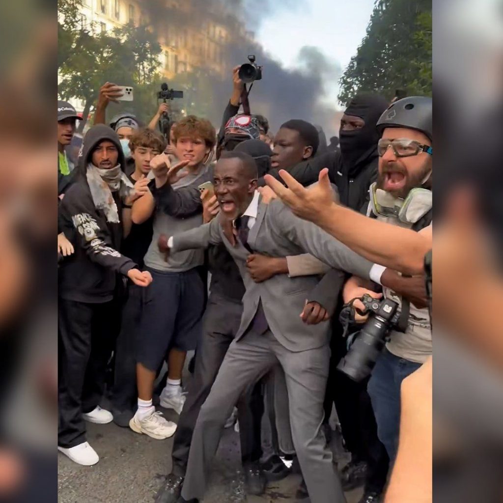 French mayor tear-gassed after shielding protesters from
police