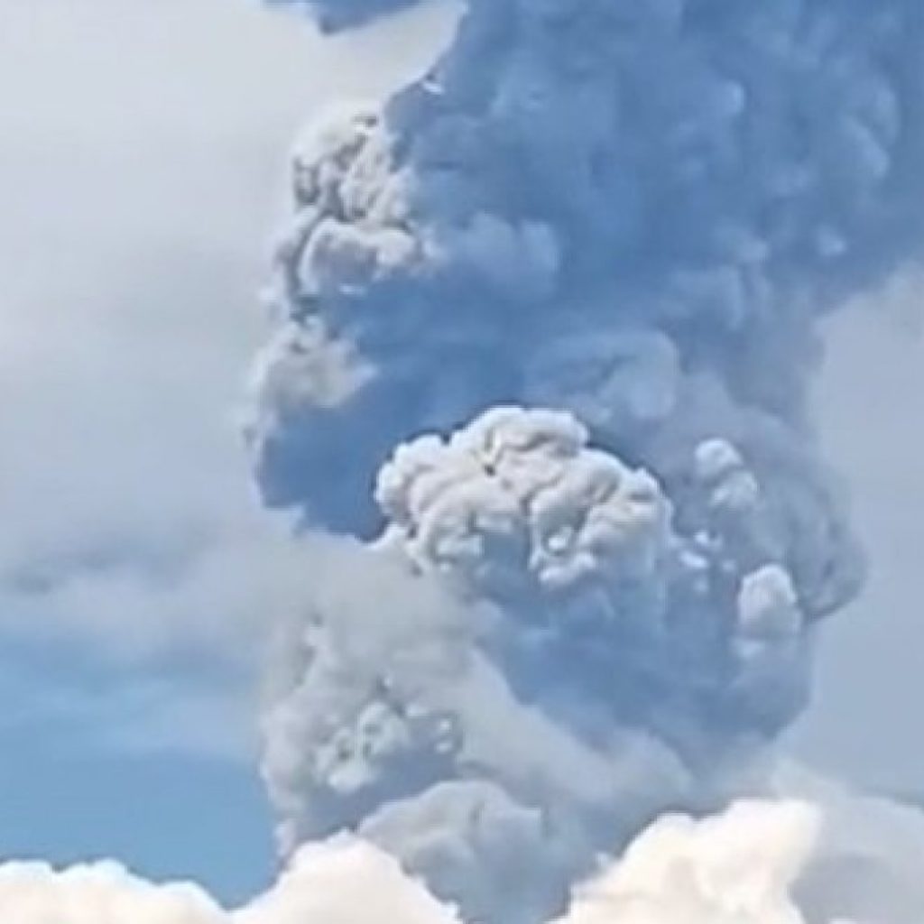Philippines volcano erupts, creating 6km-high ash
cloud
