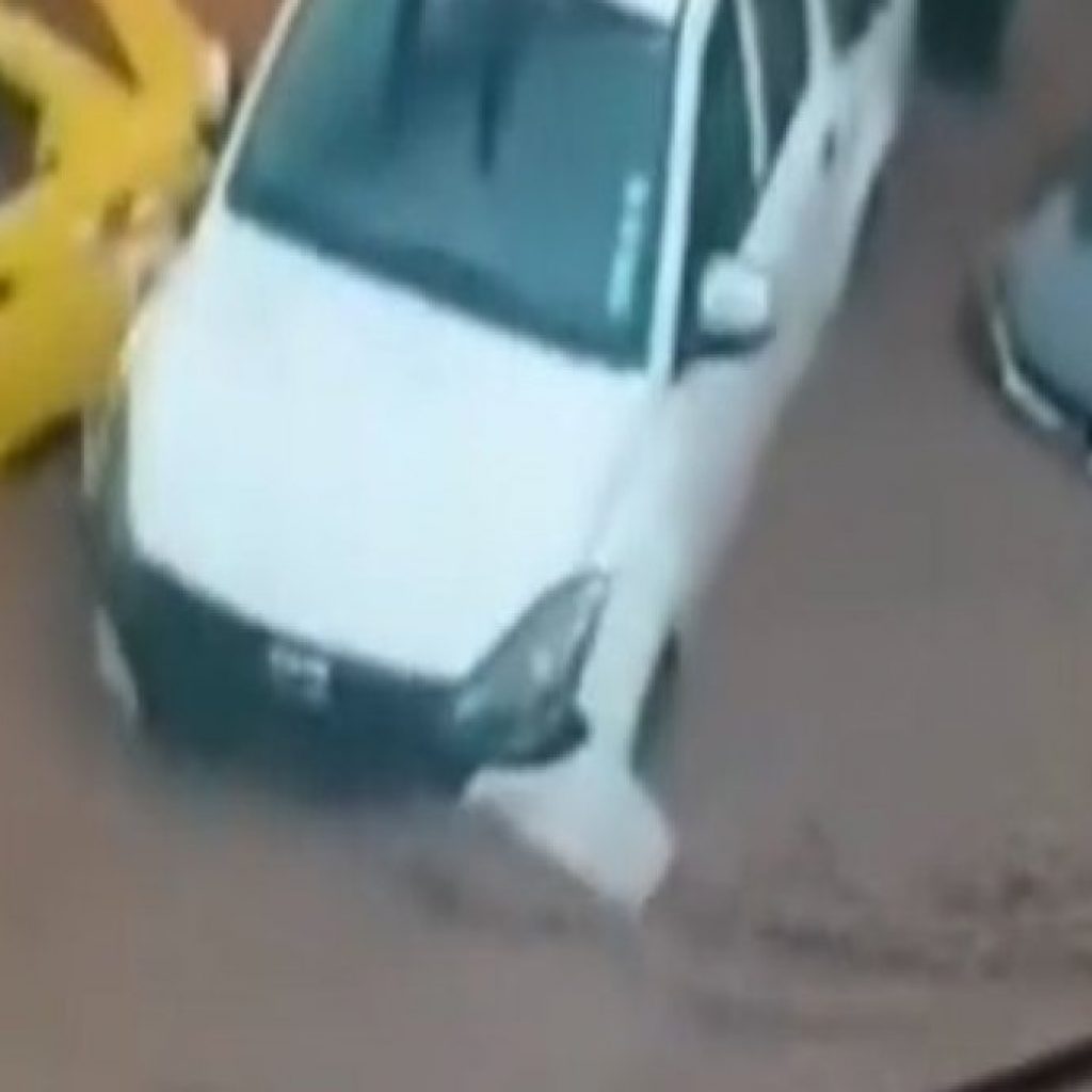 Heavy rains trigger massive flooding in Ecuador’s largest
city