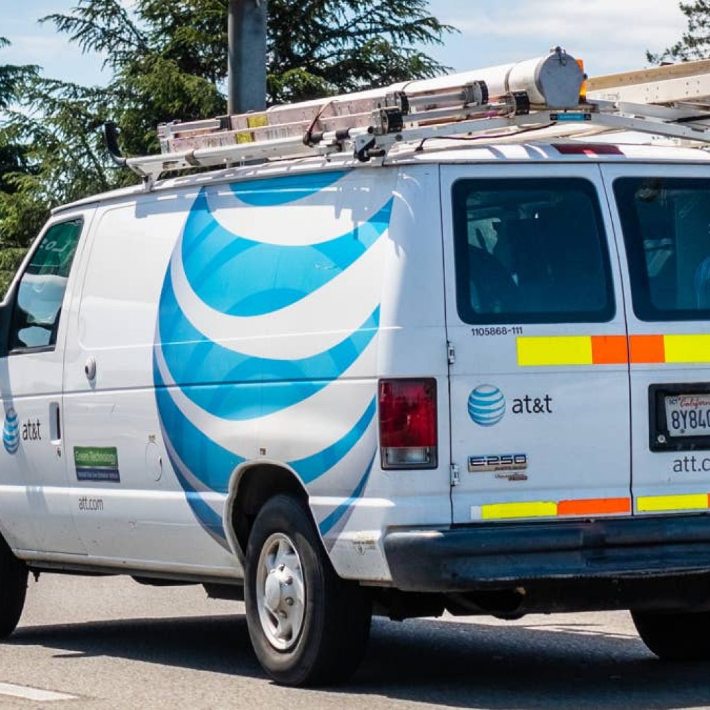AT&T expands promises to customers as it trails rivals
