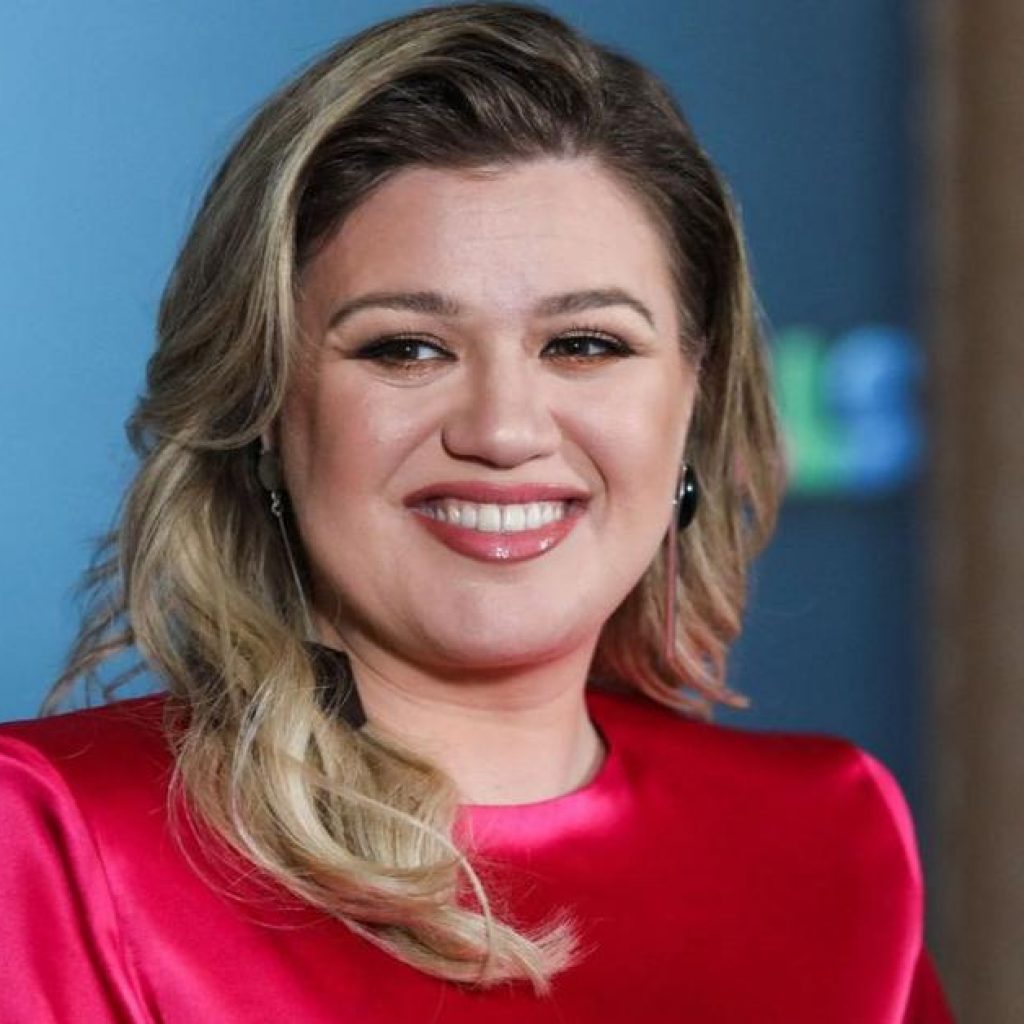 Kelly Clarkson’s Tense Altercation at Brooklyn Store
Revealed in Leaked Security Footage — as Owner Claims Singer Put
Staff ‘In Danger’