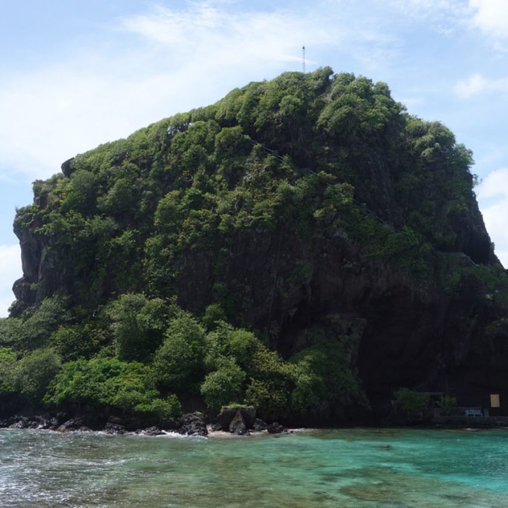 This Overlooked Private Island Resort Is a Throwback to
Another Era — and It Has a Floating Coconut Bar