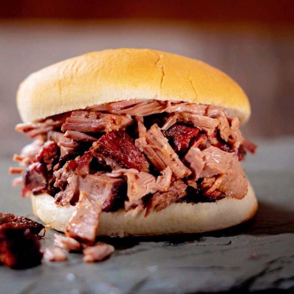 5 BBQ Chains With the Best Pulled Pork and Green Beans, According to Diners