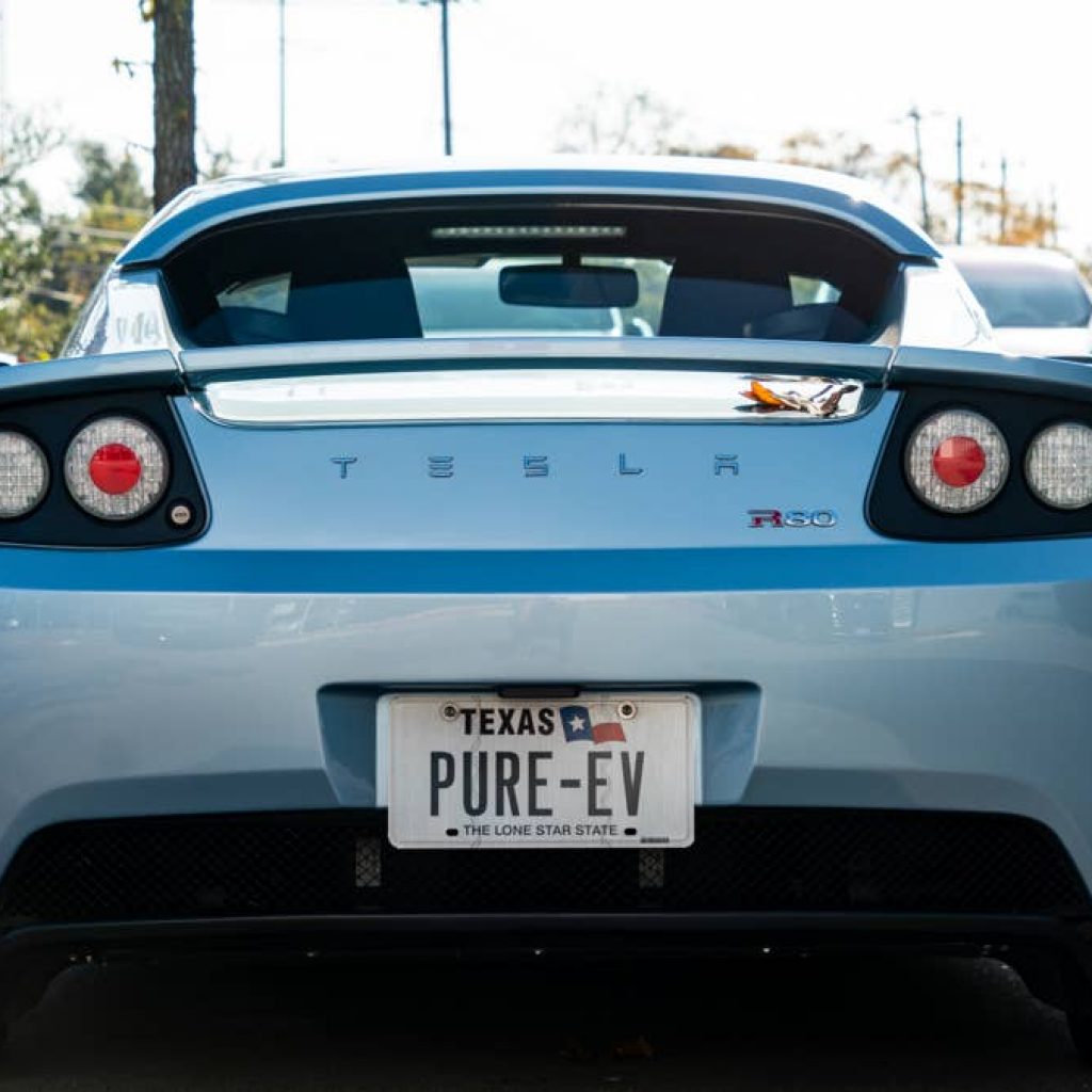 Elon Musk doubles down on the Roadster with SpaceX thrusters