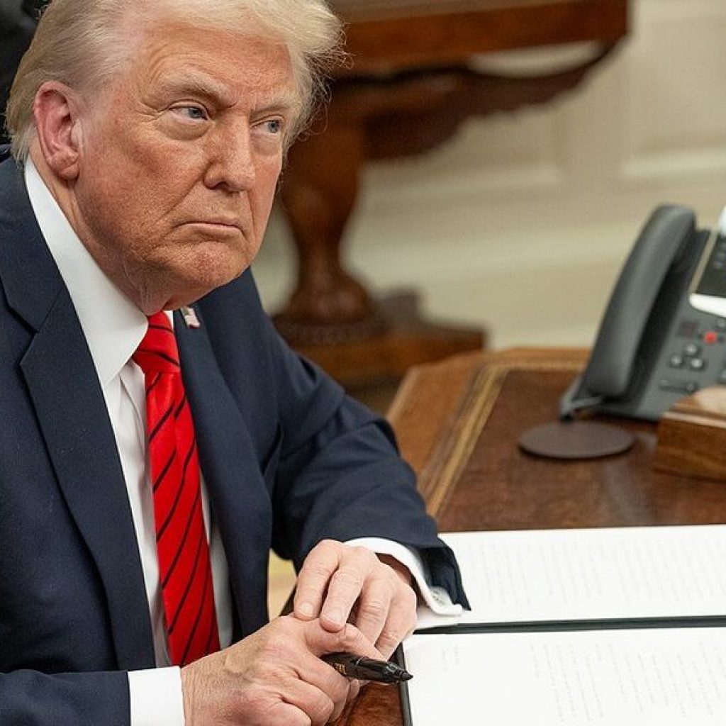 ‘Straight-up bribery’: Insider tears apart Trump ‘plan’ to
loot Social Security
