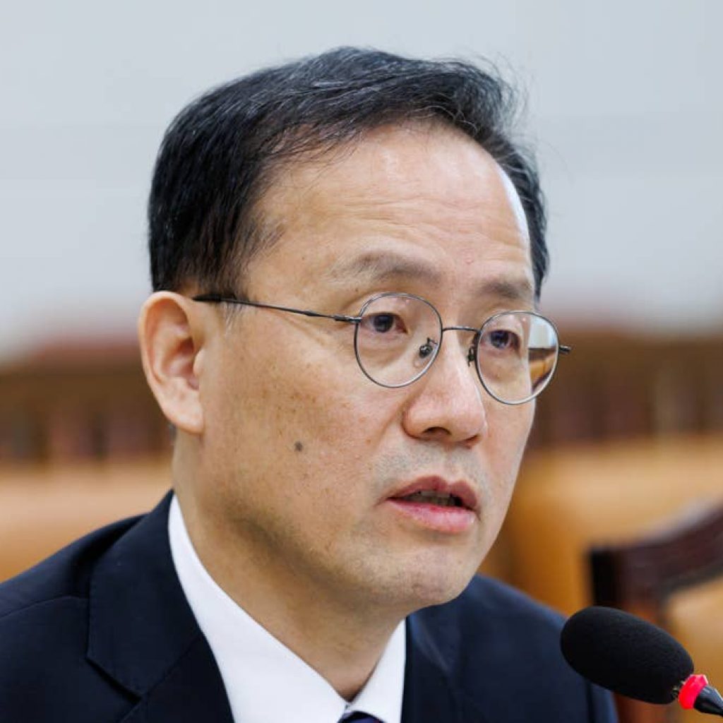 South Korea’s finance chief bets chip boom outlasts selloff