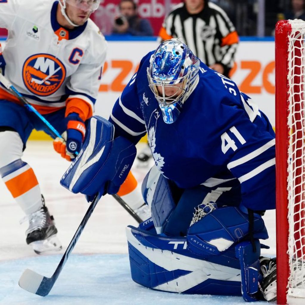 Steady Stolarz leads new-look Maple Leafs to first
victory